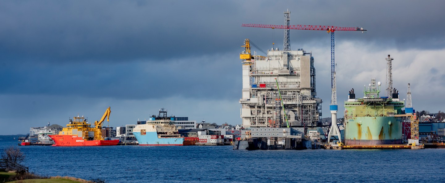 Tailor-Made Tower Crane for Aibel Yard in Haugesund (Norway)